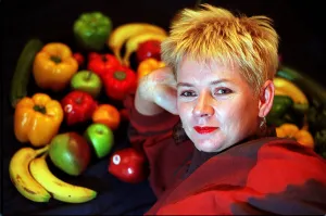 Picture Mood Smiling Prints: SOPHIE GRIGSON COOK, 21st OCTOBER 1997 AT THE ASSEMBLY ROOMS EDINBURGH LEANING ON ELBOW