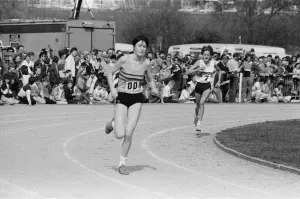 01284 Prints: South African wonder girl Zola Budd seen winning the 3000 metre race at Central Park in