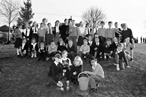 00524 Prints: South Crosland CE Junior School Netherton plating bulbs on the corner of Moor Lane