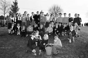 00524 Prints: South Crosland CE Junior School Netherton plating bulbs on the corner of Moor Lane