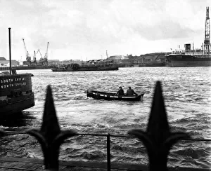 Moorings Prints: South Shields foyboatmen brave a keen wind and choppy water as they go out to meet a