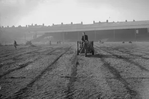 Groundsmen Prints: Southend ground staff prepare the pitch before the FA Cup tie match against Manchester
