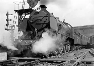 00039 Prints: Southern company steam engine at Waterloo Station on London, 1932