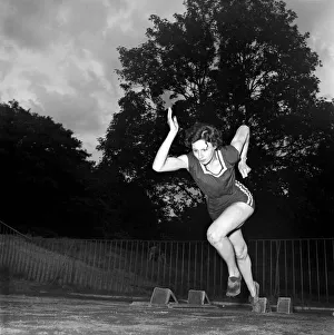 00037 Prints: Sport Athletics: Jean off the a flying start from the blocks in a practice start