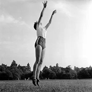 00037 Prints: Sport: Athletics: Maureen Hudson 16 years old clerical worker of Twickenham