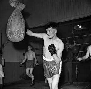 00019 Prints: Sport Boxing Ken Mayuard, Ashton-under-Lyne lightweight. C6330