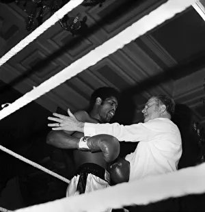 Sport: Boxing: Roy Gumbs vs. Howard Mills: British middleweight title fight