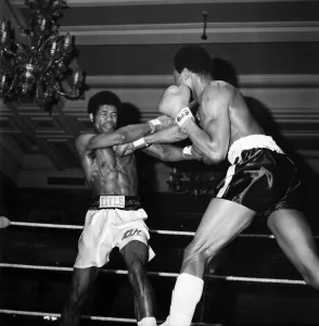 Sport: Boxing: Roy Gumbs vs. Howard Mills: British middleweight title fight