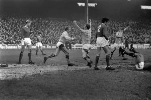 00252 Prints: Sport: Football: English League Division One Manchester City 4 v. Manchester United