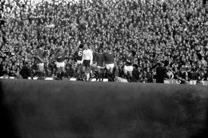 00251 Prints: Sport. Football: English League Division One Match at Old Trafford