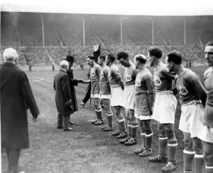 Sport - Football - FA Cup Final - 1927 - Cardiff City v Arsenal - King George V meets