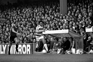 Images Dated 19th April 1977: Sport: Football: Queens Park Rangers vs. Manchester United. April 1977 77-02218-075