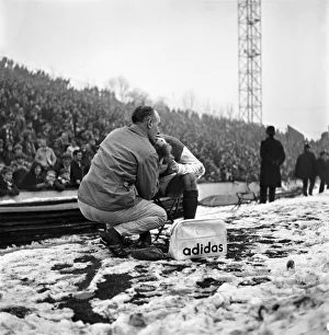 Sport: Football: Sheffield Wednesday v. Arsenal. Physiotherapist Bob Little checks