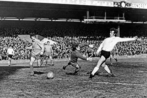 Sport - Football - Swansea - Swanseas Brian Evans score the Swans