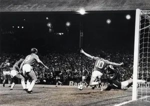 00390 Prints: Sport - Football - Wales v Scotland - World Cup Qualifying match - 10th September 1985