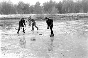 Sport: Seasons: Children: Skating: Winter Scene today on the Horseshoe Ponds Wimbledon