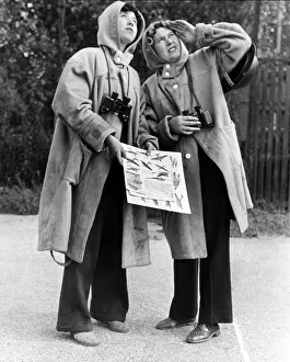 00095 Prints: Spotters getting acquainted with various types of German aircraft by means of charts