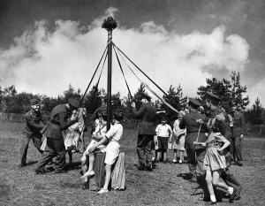 Allies Prints: Spring festival at Hindhead. American soldiers tug their hand at the Marypole with