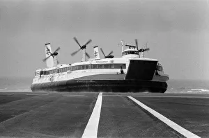 France Prints: The SR. N4 Seaspeed Hovercraft makes a trial Channel crossing from Dover to Boulogne