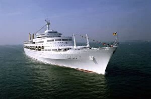 Images Dated 1st August 1982: SS Canberra leaves on her first voyage after Falklands Service. August 1982
