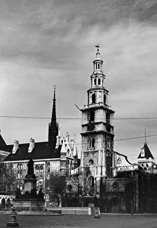 St Clement Danes, the Strand, a burnt out shell after the May 10-11th blitz. May 1941