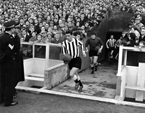STAN ANDERSON LEADS OUT NEWCASTLE UNITED FOR HIS FIRST MATCH IN CHARGE