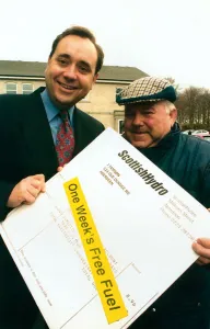 Money Prints: Stan Morrice, 69, of Aberdeen gets a hand with his fuel bill from Alex Salmond MP
