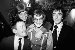 00897 Prints: Stars of new film, Star Wars, attend news press conference at the Holiday Inn Hotel in