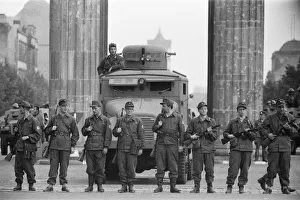 01162 Prints: Start of the construction of the Berlin Wall. At midnight on 13th August