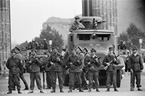 01162 Prints: Start of the construction of the Berlin Wall. At midnight on 13th August