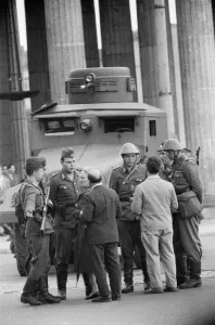 01162 Prints: Start of the construction of the Berlin Wall. At midnight on 13th August