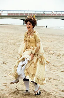 00918 Prints: Stefan Dennis and June Brown in Bournemouth to star in the pantomime Cinderella