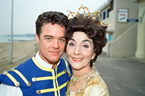 00918 Prints: Stefan Dennis and June Brown in Bournemouth to star in the pantomime Cinderella
