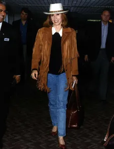 Stefanie Powers, American actress who has arrived from Los Angeles