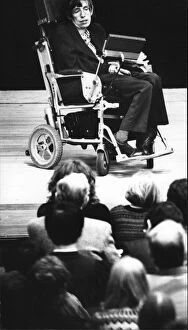 Images Dated 10th January 1991: Stephen Hawking at Darwin Lecture, Cambridge January 1991