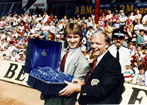 Award Prints: Stephen Hendry accepts Wallace Merchers gift at Tynecastle. 6th May 1990