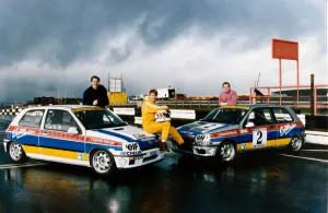 Snooker Prints: Stephen Hendry (centre) with motor-racing Renault Clio drivers (left