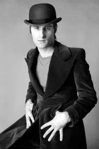 Steve Harley lead singer with the band Cockney Rebel March 1975