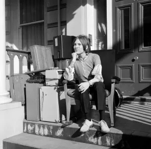 00807 Prints: Steve Marriott of the Small Faces pop group pictured moving out of his flat in Princess