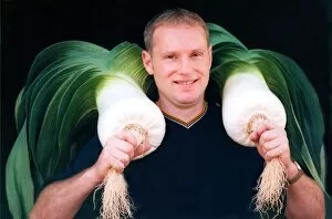 Images Dated 1st September 1994: Steve White with his giant prize winning leeks in September 1994