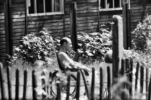 Accidents Prints: Stirling Moss talking to his friend Graham Hill while recovering at the Atkinson Morley