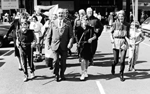 Thornaby On Tees Prints: Stockton Mayor Ken Craggs sets off the Thornaby Impasse centre members on their third