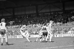 00219 Prints: Stoke 0 v. Sunderland 1. April 1982 MF06-28-051 Local Caption Division 1 Football