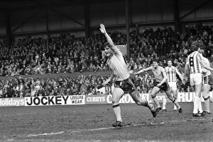 00219 Prints: Stoke 0 v. Sunderland 1. April 1982 MF06-28 Local Caption Division 1 Football