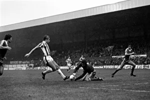 Stoke 1 v. Birmingham 0. Division 1 Football City. October 1981 MF04-10-021