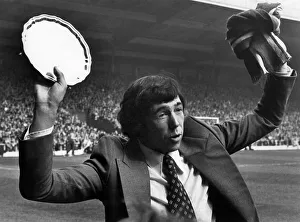 00249 Prints: Former Stoke City and England Keeper Gordon Banks holds up the silver plate presented to
