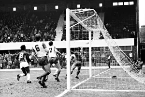 00231 Prints: Stoke v. Aston Villa. March 1984 MF14-21-079 The final score was a one nil