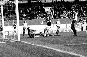 Stoke v. West Ham. October 1984 MF18-06-082 The final score was a four two