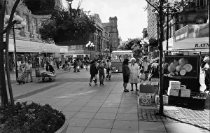 00541 Prints: Street Traders in Church Street Liverpool 26th July 1988