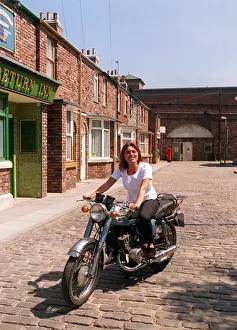 THE STREETS GLAMOROUS NEW BARMAID NUMBER 37 ACTRESS MAID TINA HOBLEY WHO PLAYS SAMANTHA